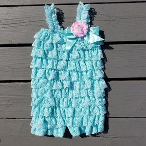 Lace romper size large 💙💗
